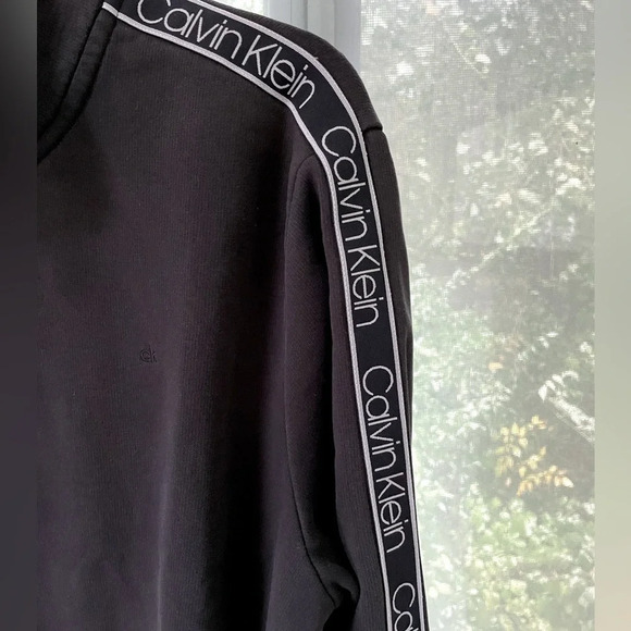 Calvin Klein XL men’s 1/4 zip black jersey. Soft touch lined fleece mock neck. - Picture 3 of 8